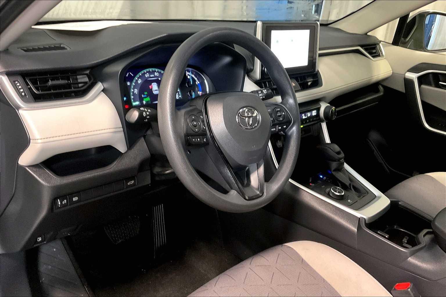 2023 Toyota RAV4 Hybrid XLE - Photo 8