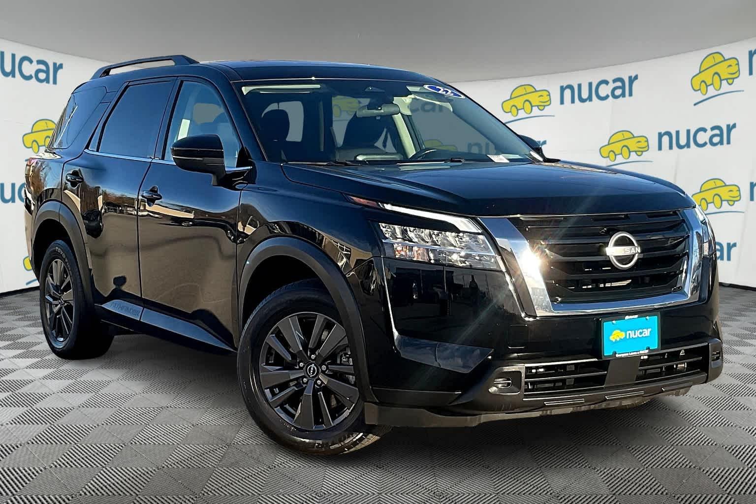 2022 Nissan Pathfinder SV