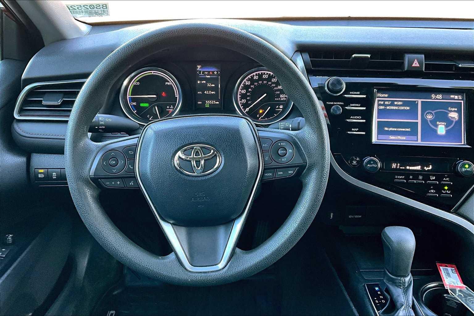 2019 Toyota Camry Hybrid LE - Photo 17