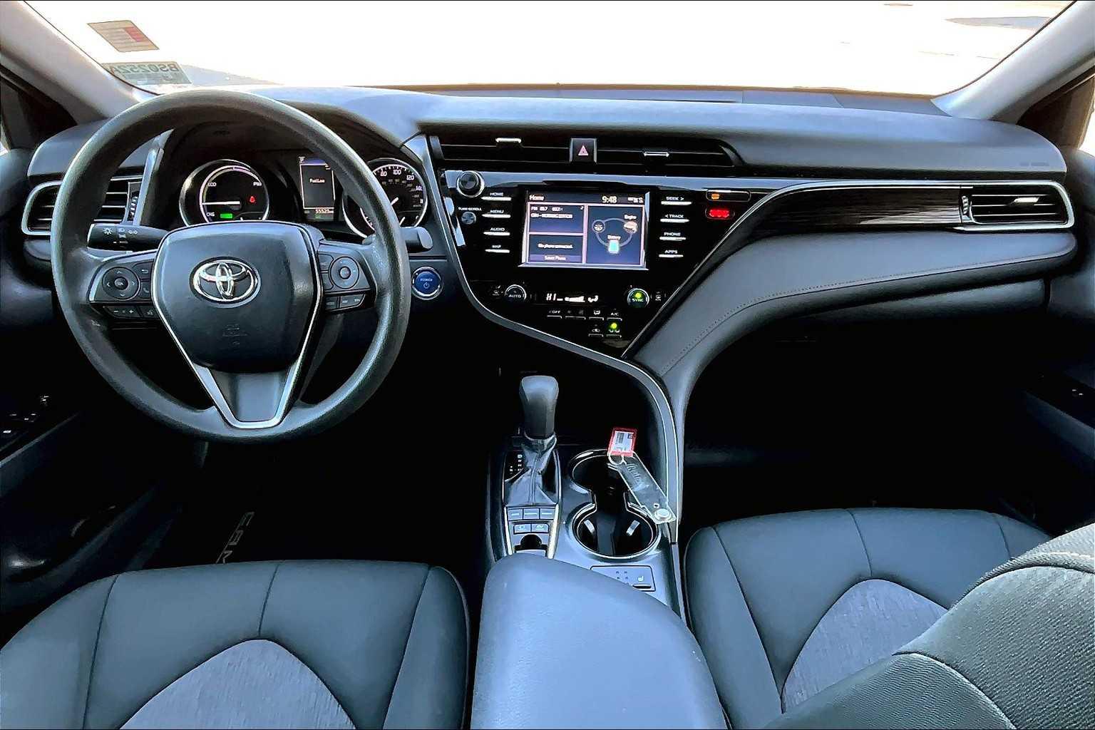 2019 Toyota Camry Hybrid LE - Photo 21