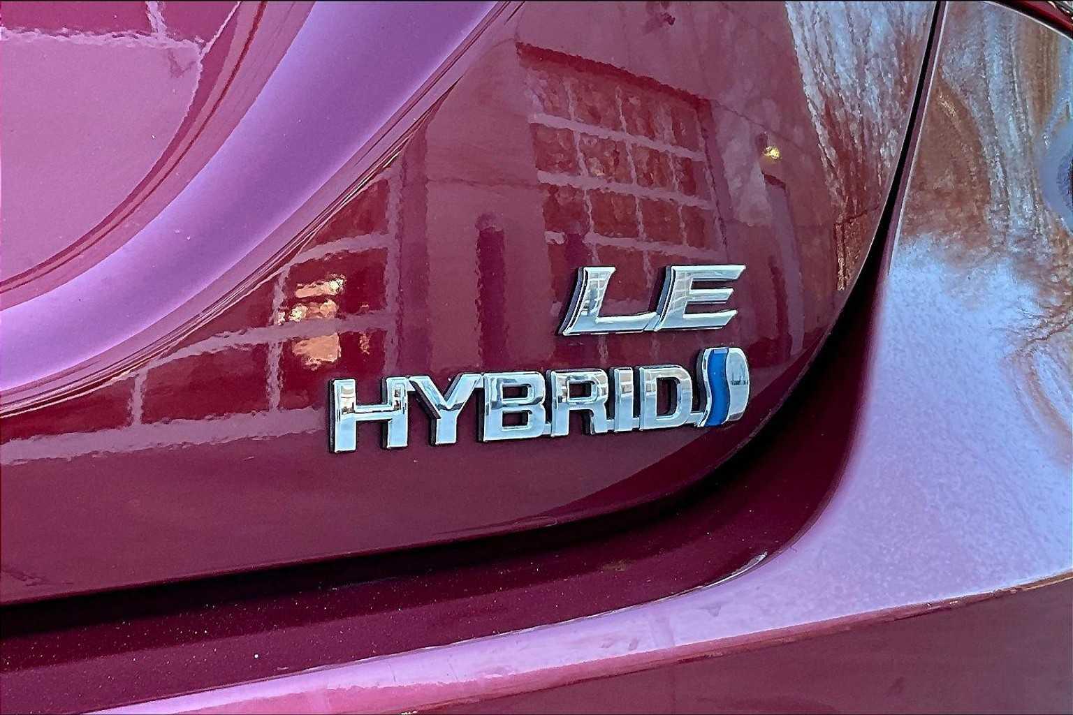 2019 Toyota Camry Hybrid LE - Photo 28