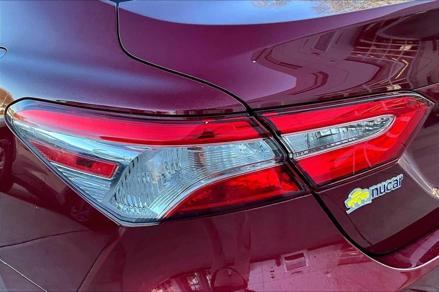 2019 Toyota Camry Hybrid LE - Photo 33