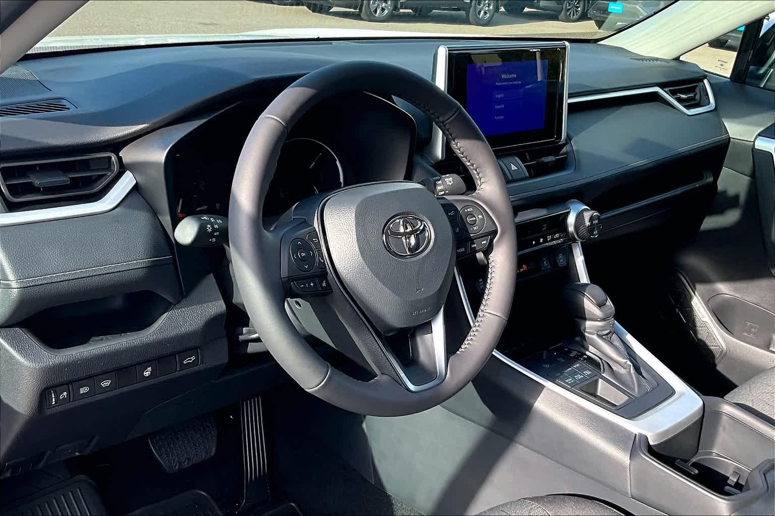 2024 Toyota RAV4 XLE - Photo 8