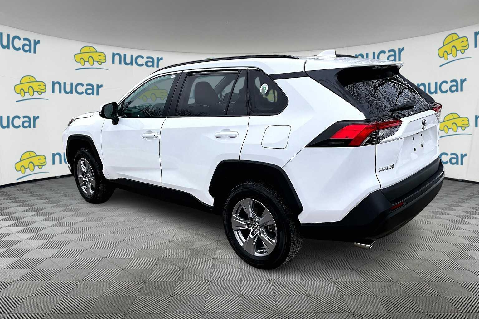 2023 Toyota RAV4 XLE - Photo 3