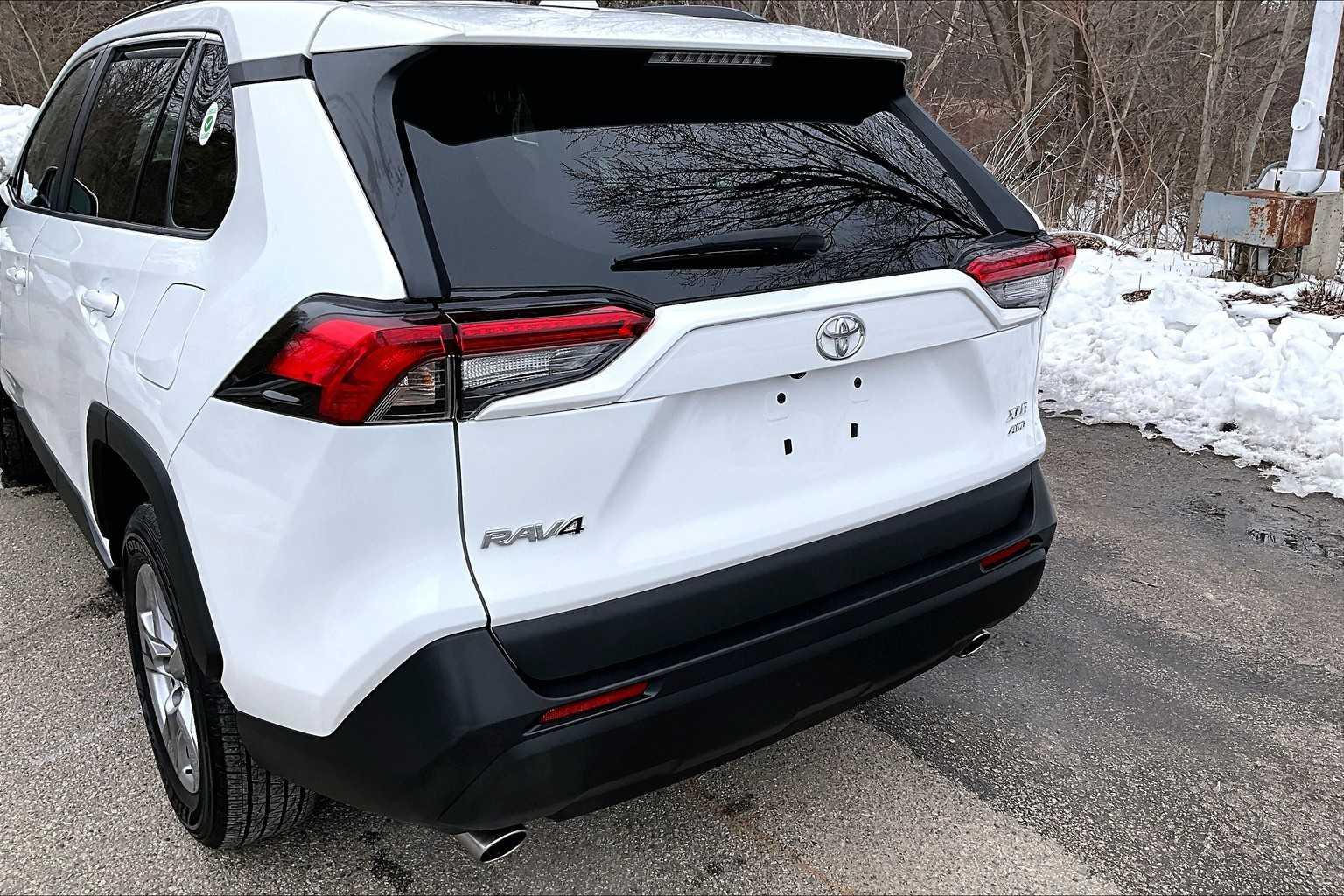 2023 Toyota RAV4 XLE - Photo 7