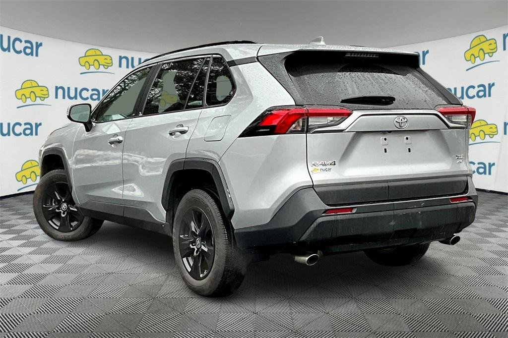 2022 Toyota RAV4 XLE - Photo 4