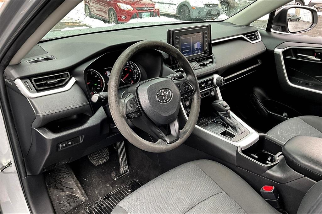 2022 Toyota RAV4 XLE - Photo 8