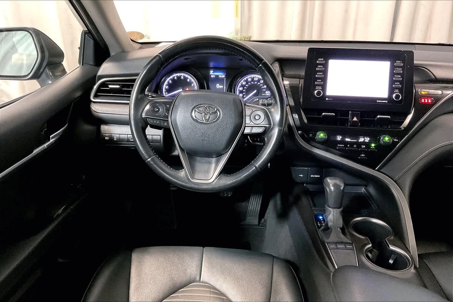 2022 Toyota Camry SE - Photo 17