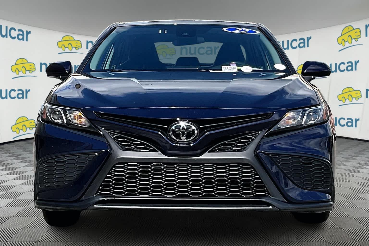 2022 Toyota Camry SE - Photo 2