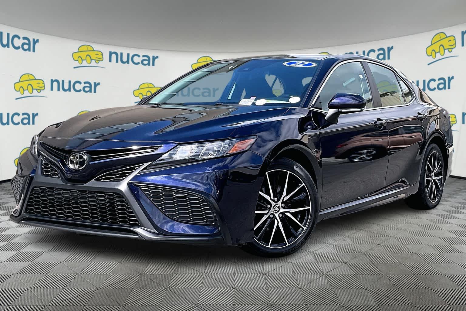 2022 Toyota Camry SE - Photo 3