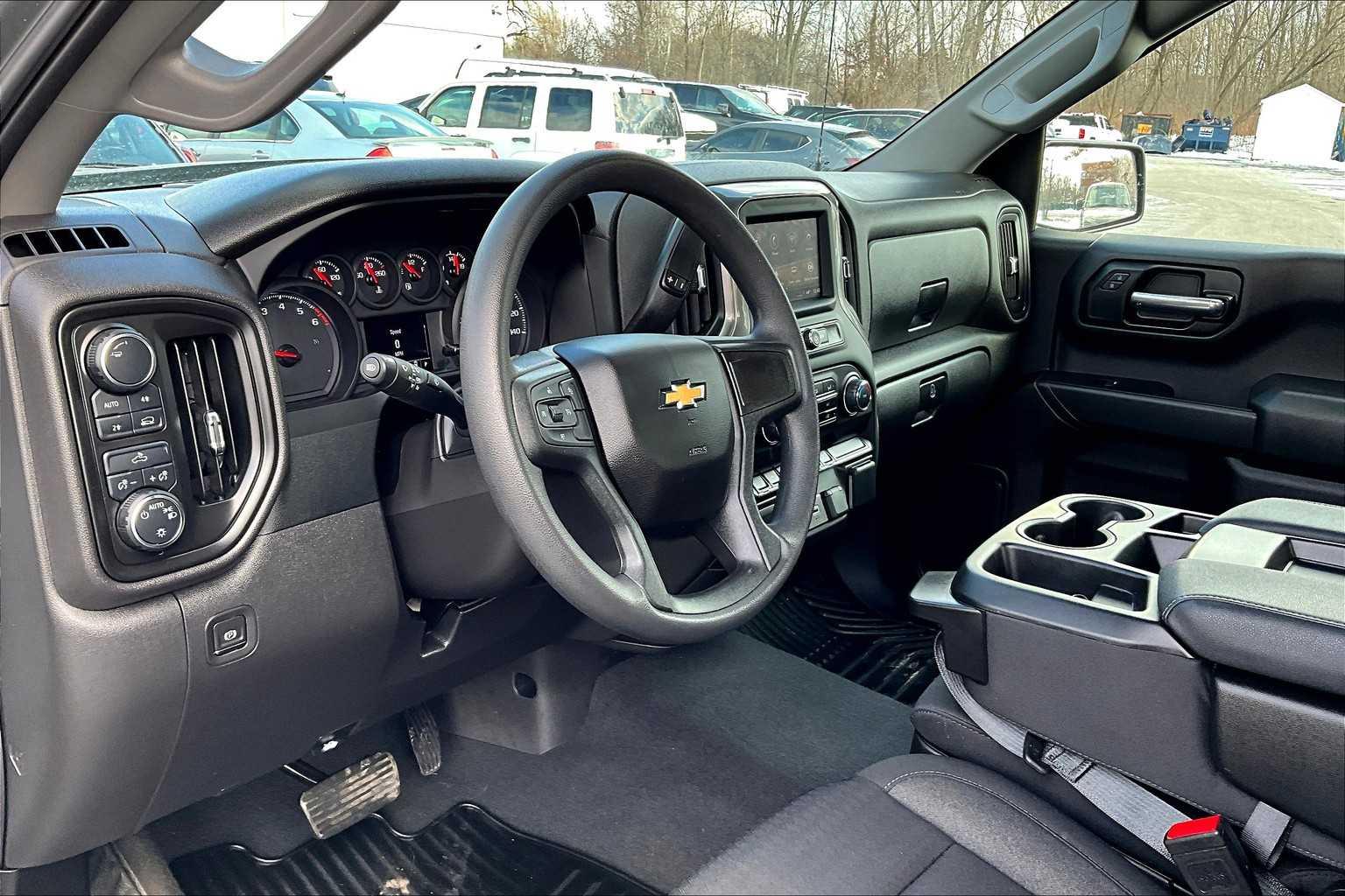 2024 Chevrolet Silverado 1500 Custom - Photo 8