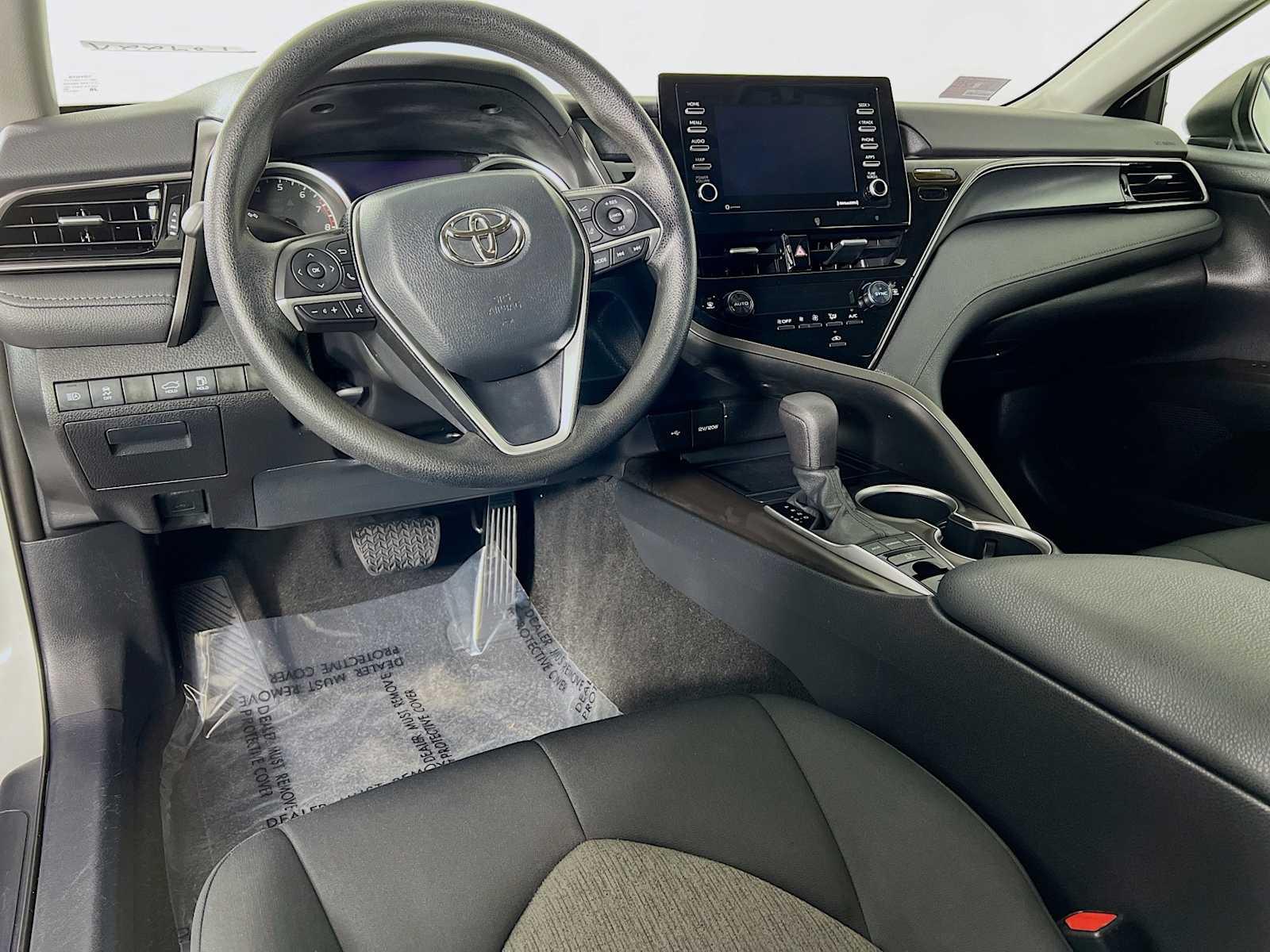 2022 Toyota Camry LE - Photo 9