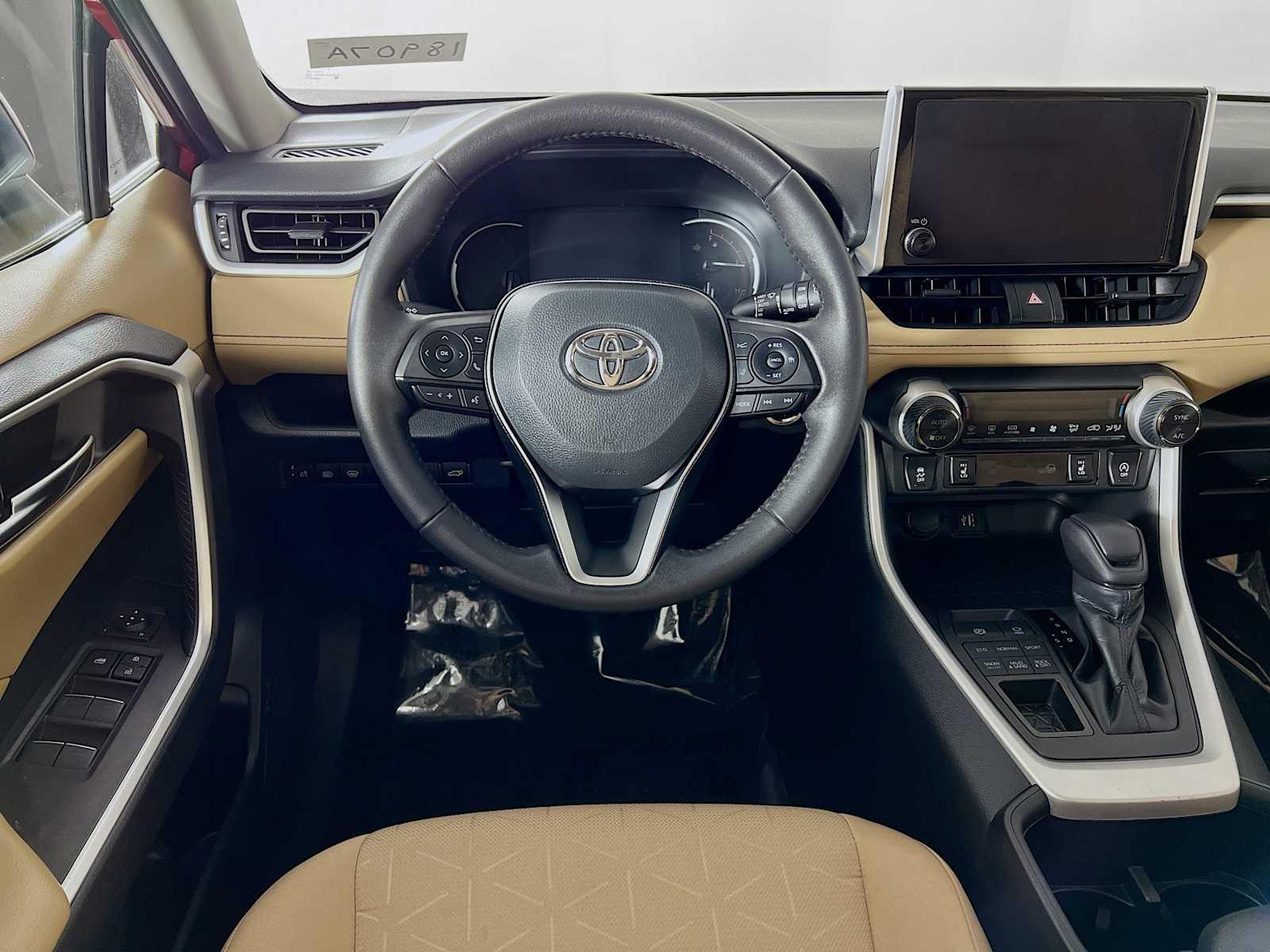 2023 Toyota RAV4 XLE - Photo 23