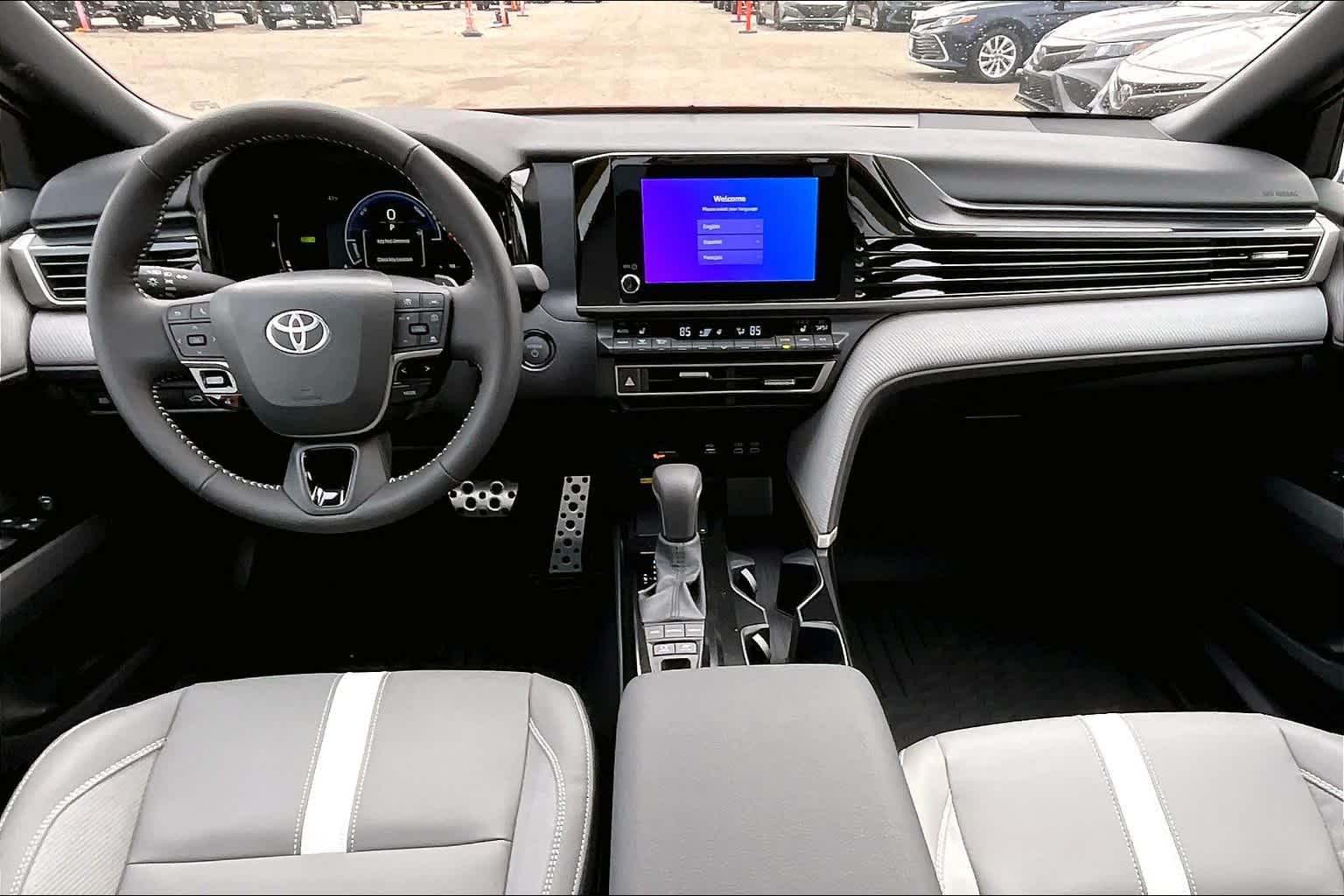 2025 Toyota Camry SE - Photo 10