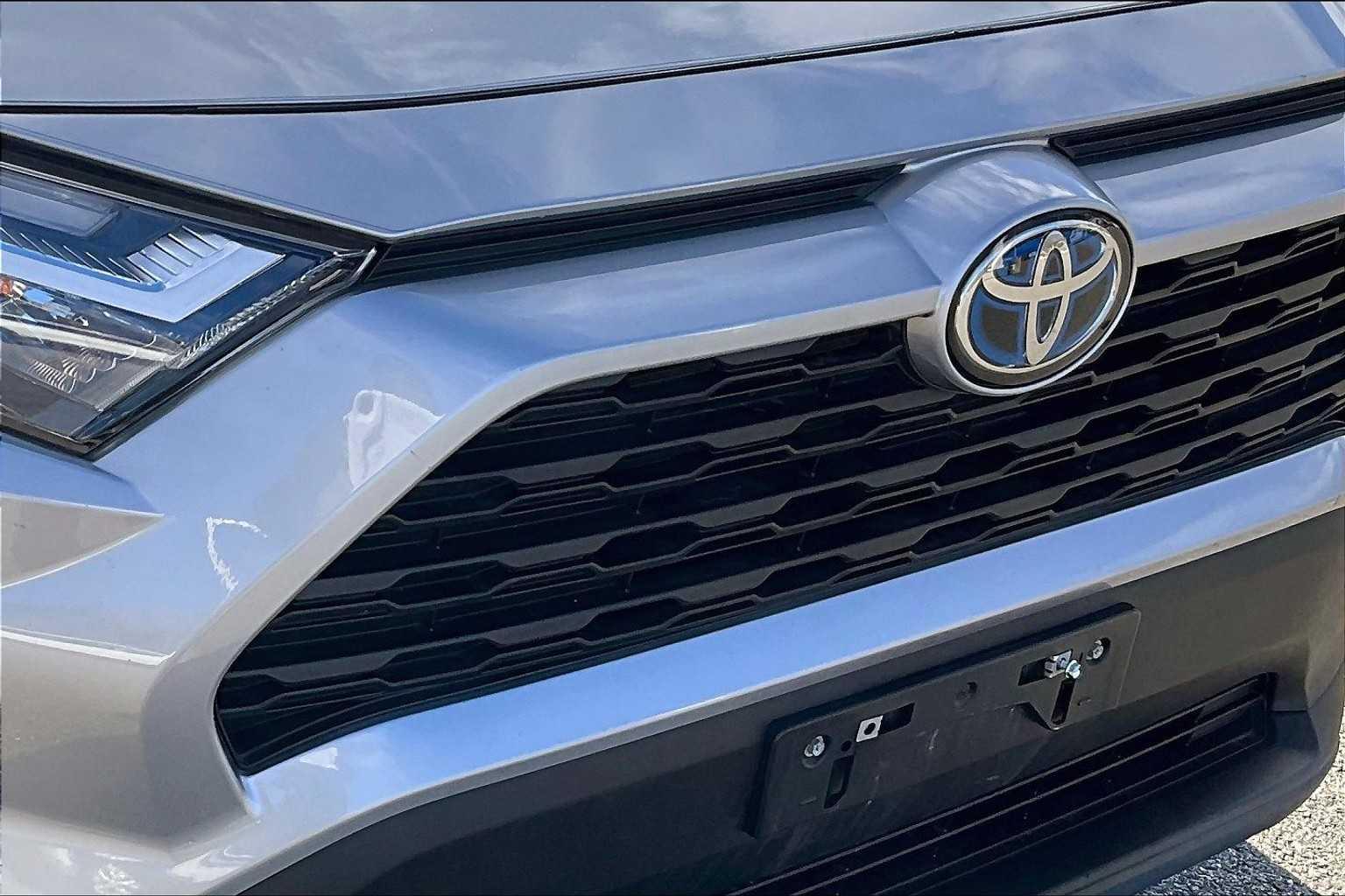 2022 Toyota RAV4 Hybrid XLE - Photo 32