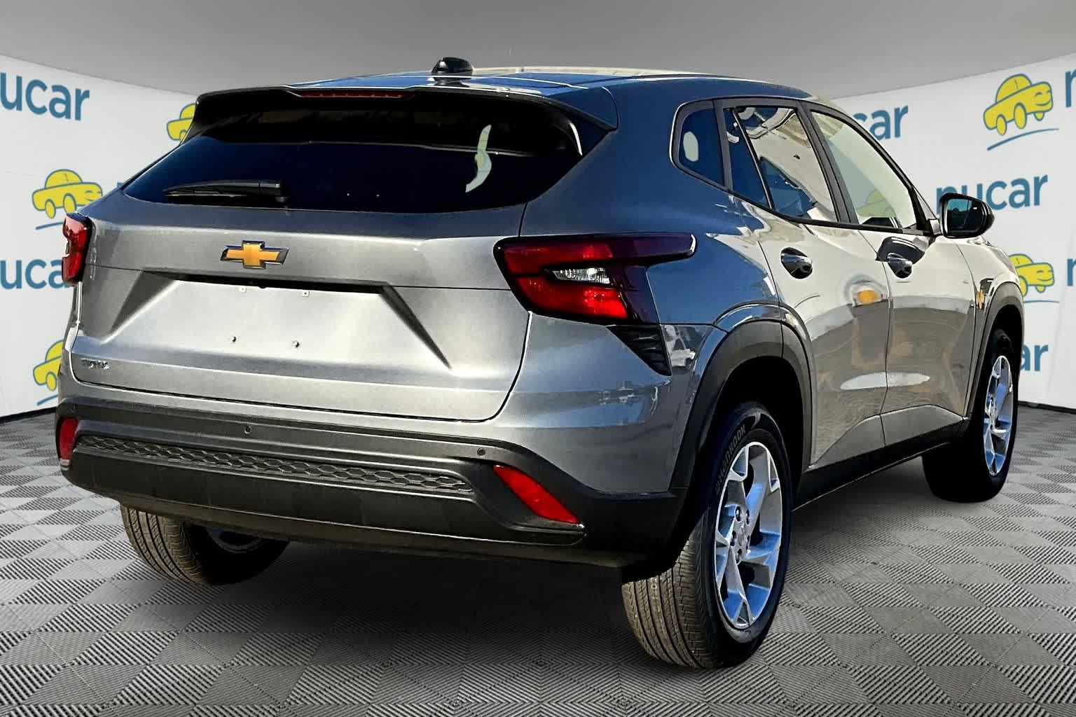 2025 Chevrolet Trax LS - Photo 7