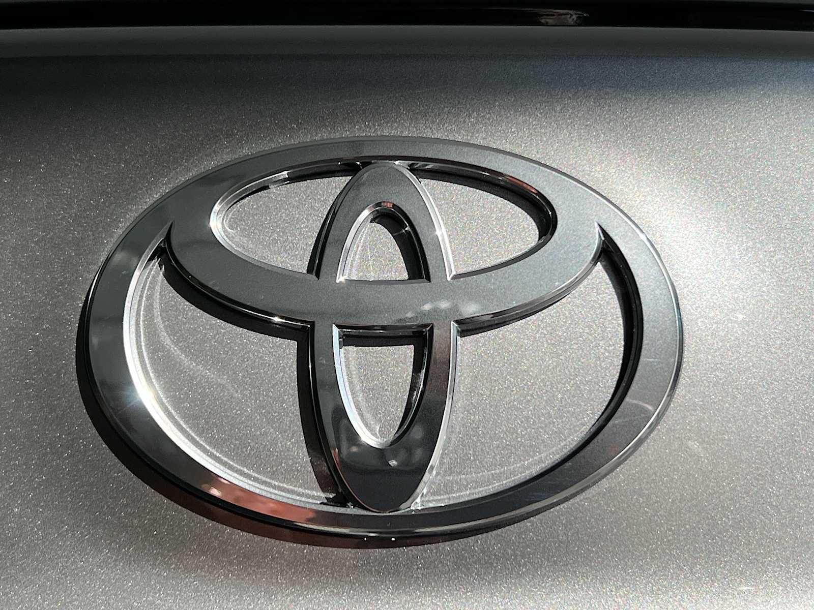 2025 Toyota Camry XSE - Photo 18