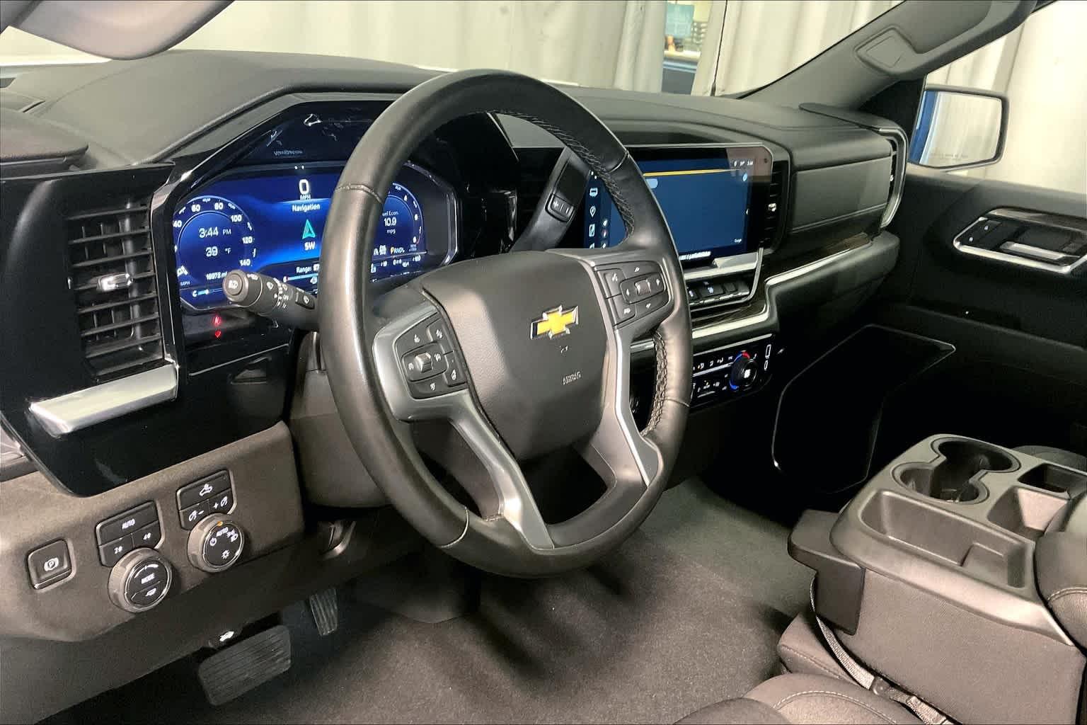 2023 Chevrolet Silverado 1500 LT 4WD Crew Cab 147 - Photo 8