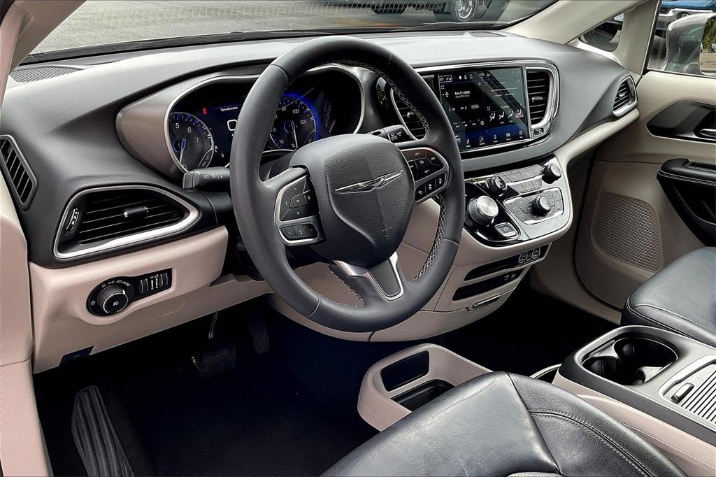 2022 Chrysler Pacifica Touring L - Photo 8