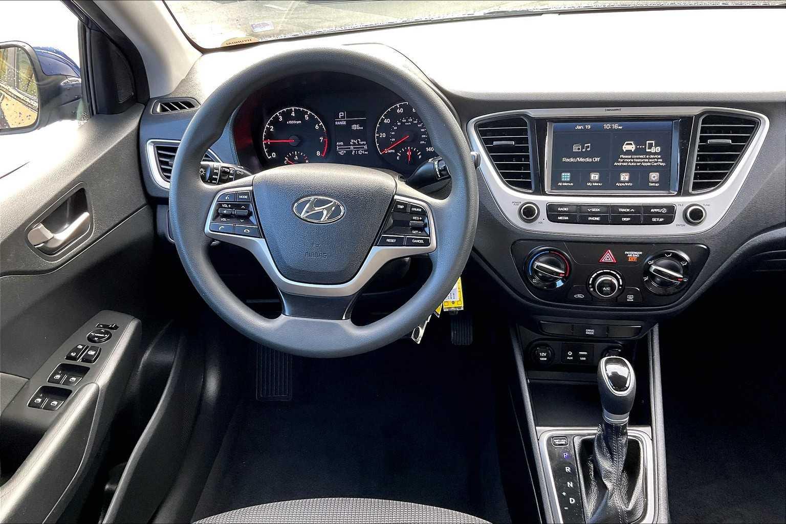 2022 Hyundai Accent SEL - Photo 17