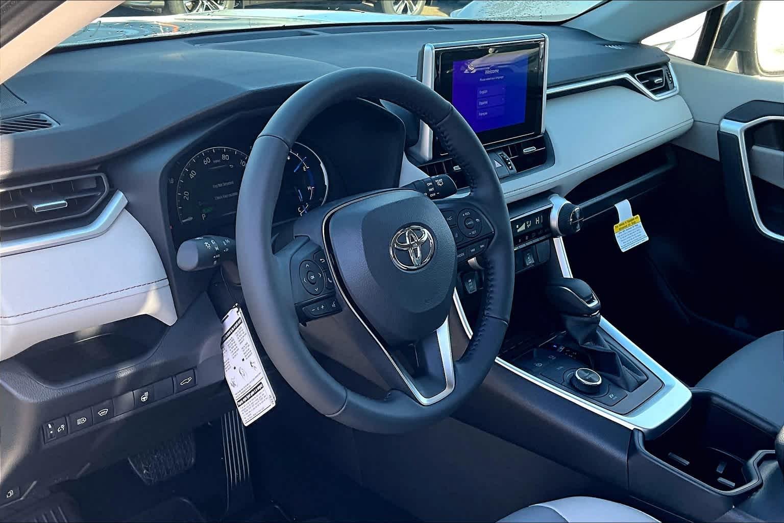 2025 Toyota RAV4 Hybrid XLE Premium - Photo 9