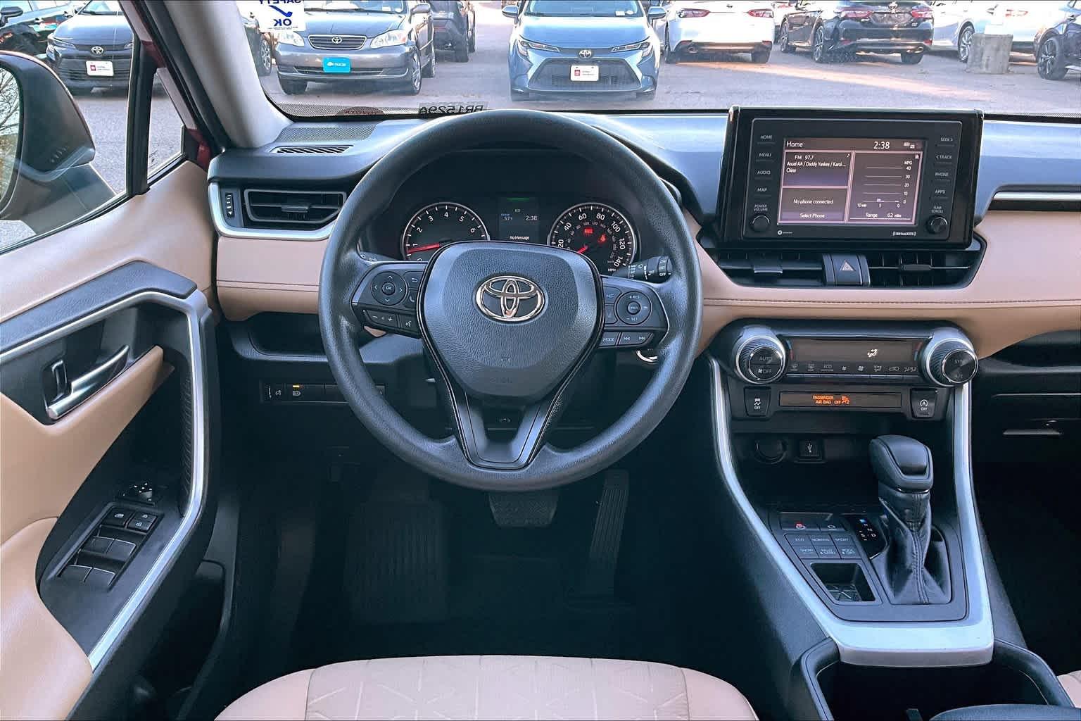 2022 Toyota RAV4 XLE - Photo 17