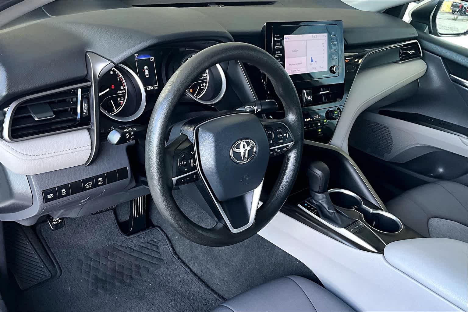 2022 Toyota Camry LE - Photo 8