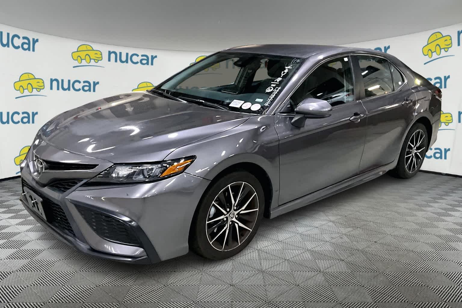 2021 Toyota Camry SE - Photo 3