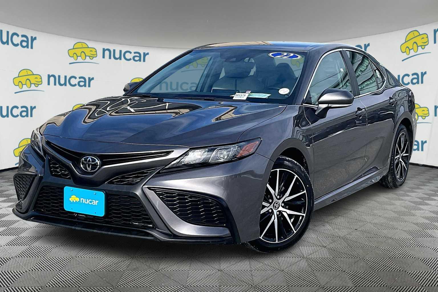 2022 Toyota Camry SE - Photo 3