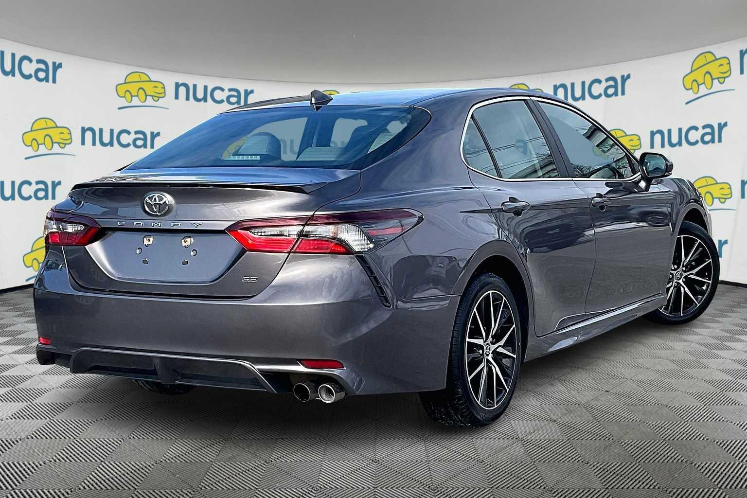 2022 Toyota Camry SE - Photo 6