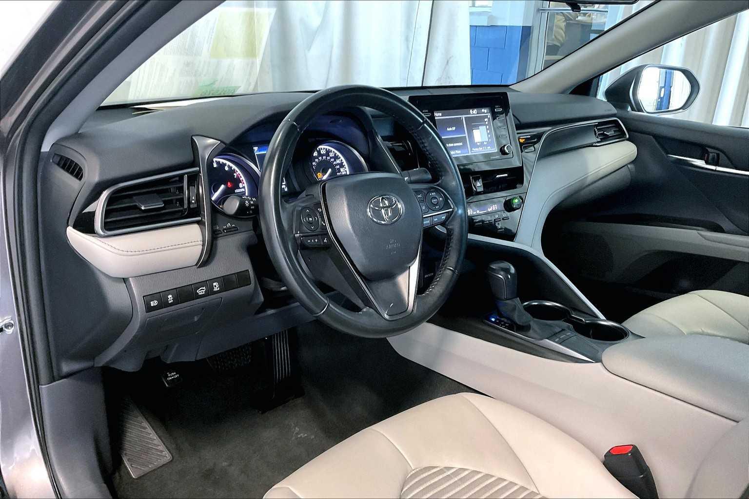 2022 Toyota Camry SE - Photo 8