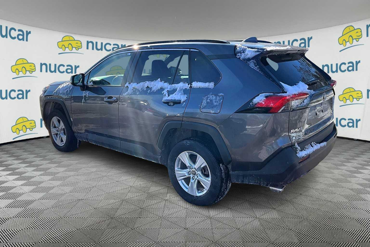 2021 Toyota RAV4 XLE - Photo 3