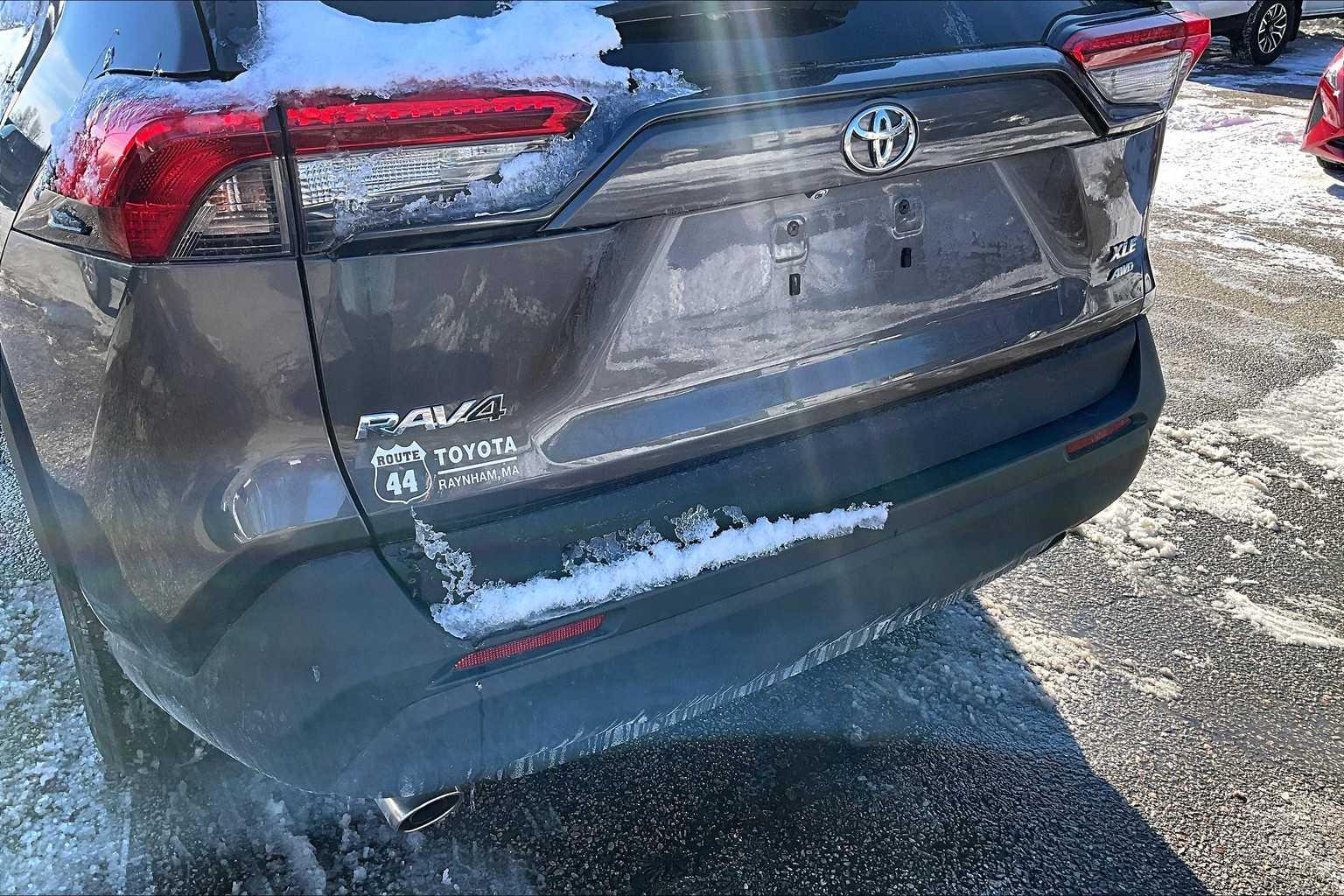 2021 Toyota RAV4 XLE - Photo 7