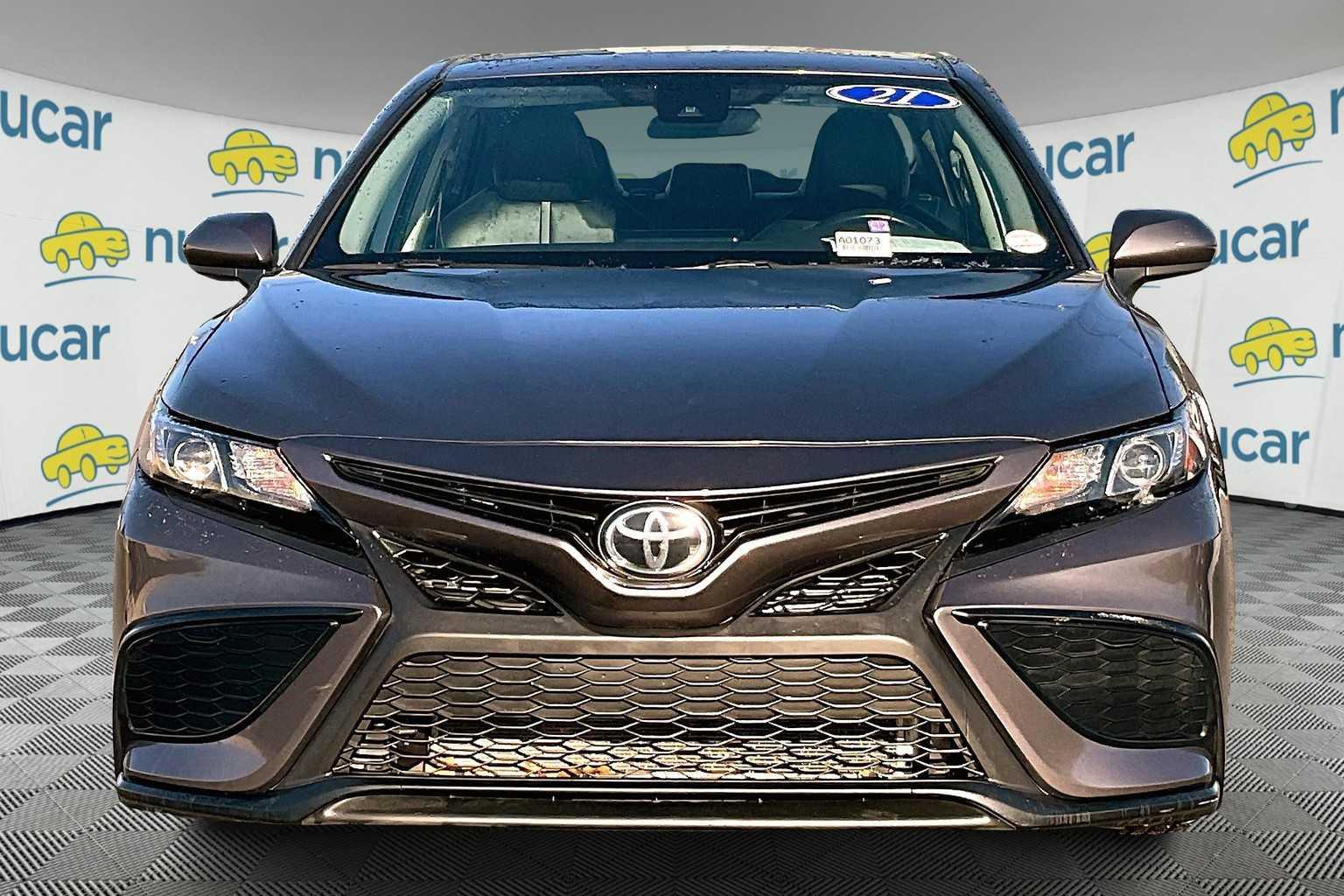 2021 Toyota Camry SE - Photo 2