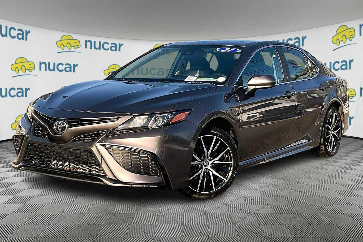 2021 Toyota Camry SE - Photo 3