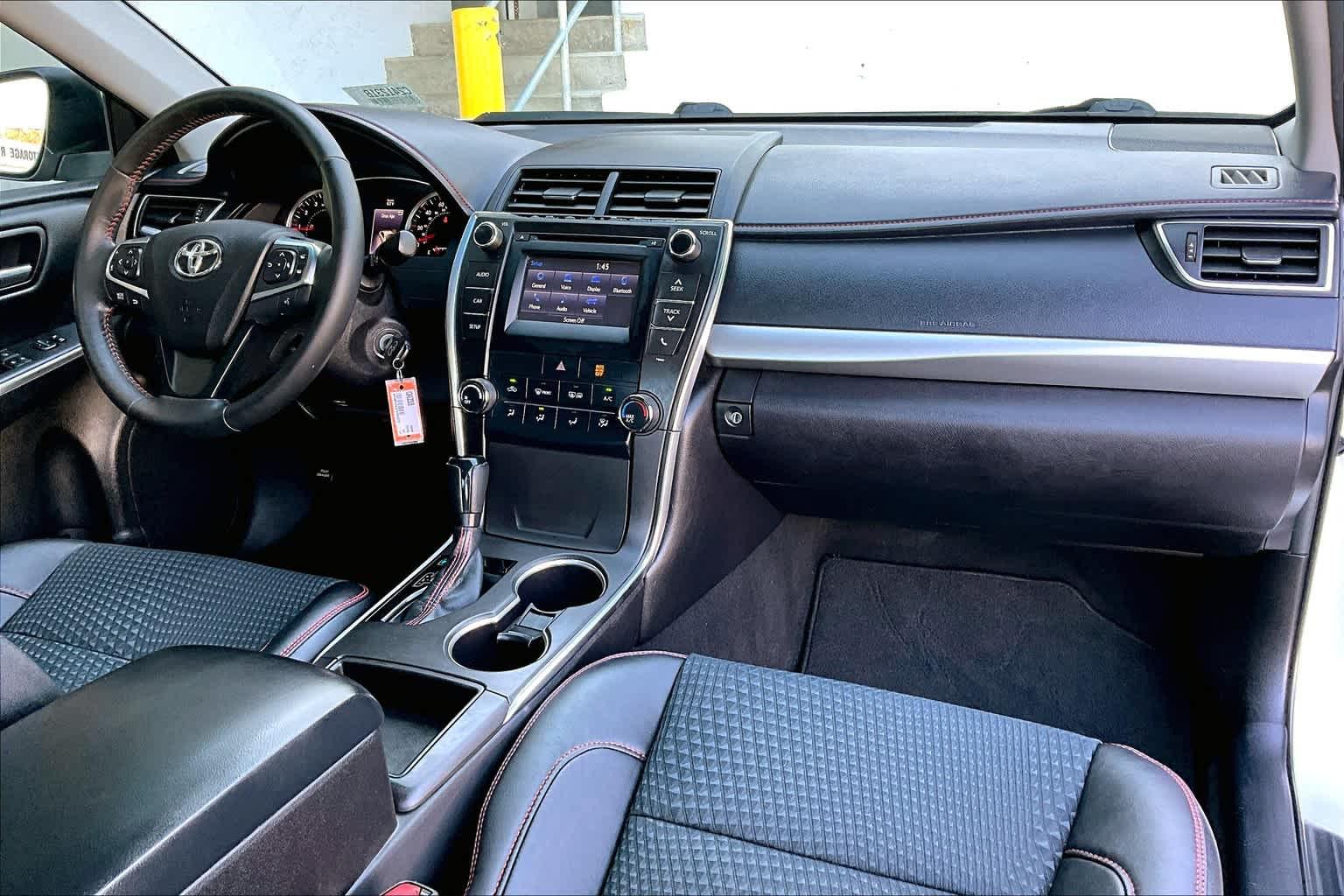 2015 Toyota Camry SE - Photo 14