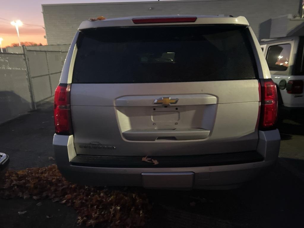 2016 Chevrolet Suburban LT - Photo 6