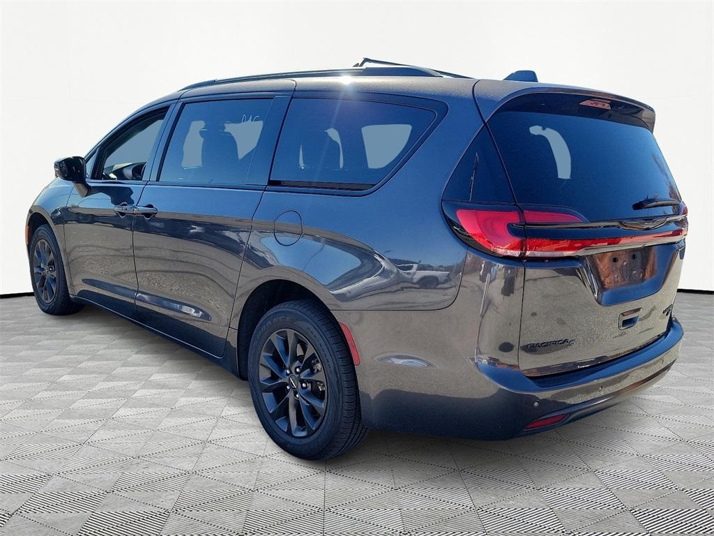 2021 Chrysler Pacifica Limited - Photo 4