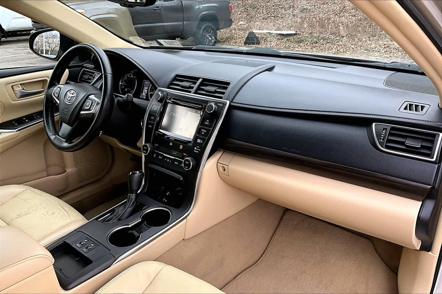 2016 Toyota Camry XLE - Photo 14