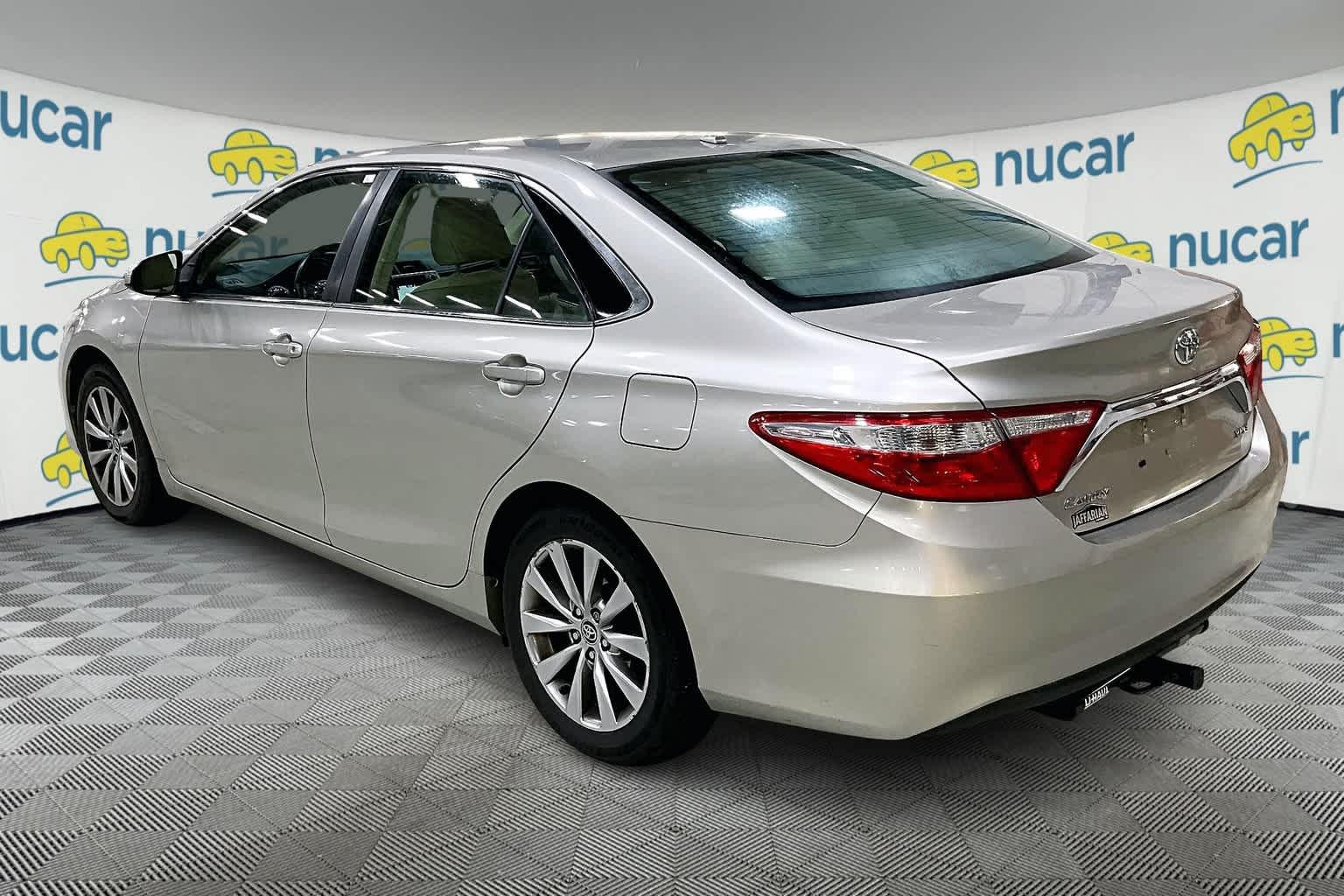 2016 Toyota Camry XLE - Photo 4