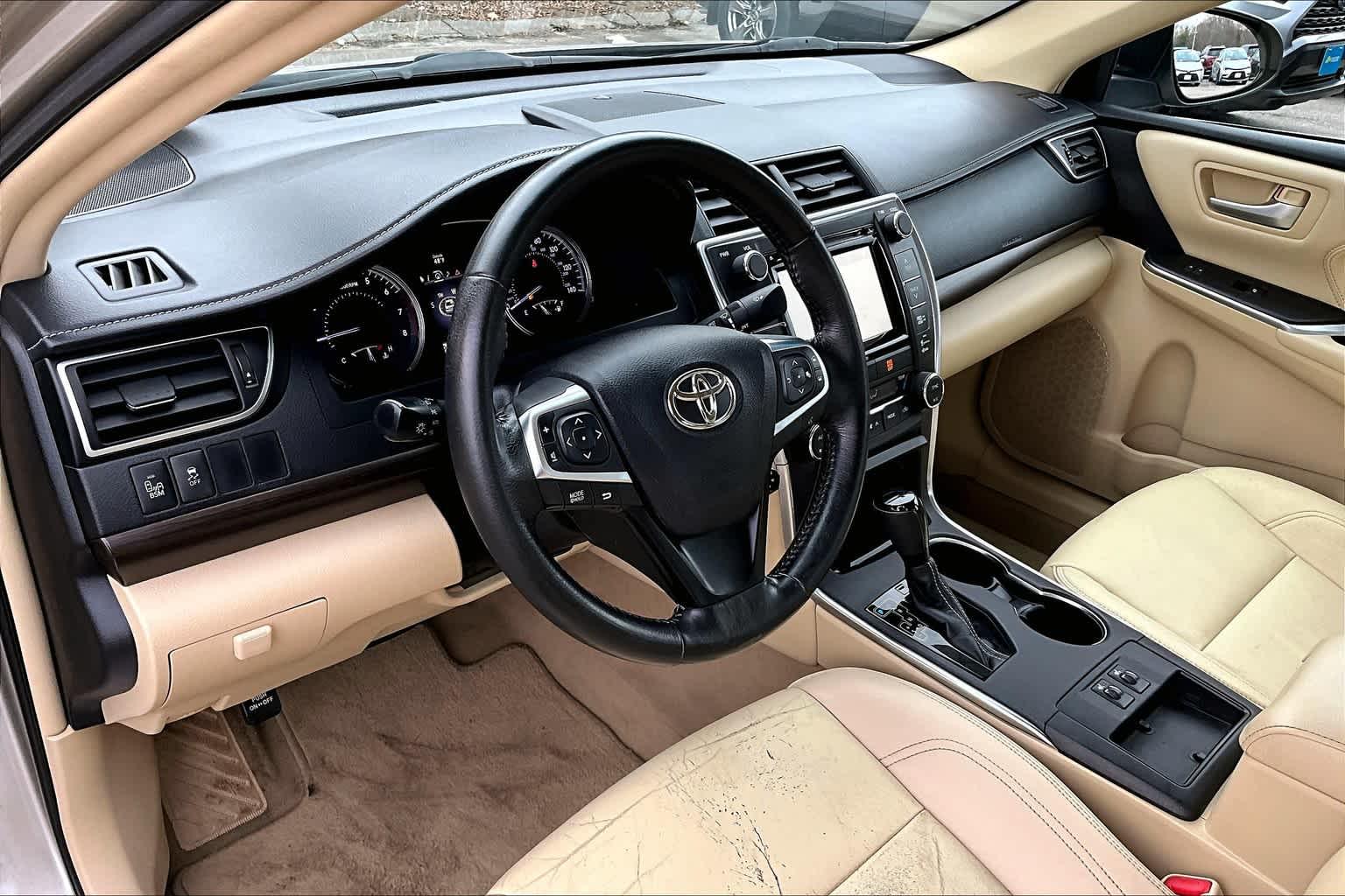 2016 Toyota Camry XLE - Photo 8