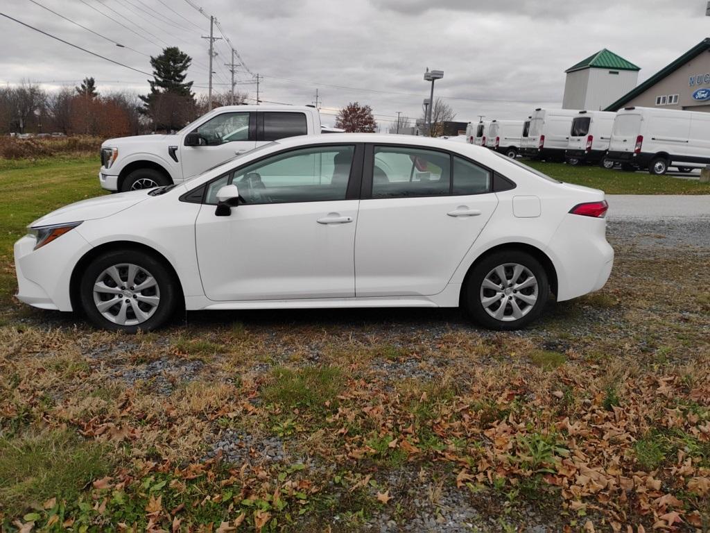 2021 Toyota Corolla LE - Photo 2