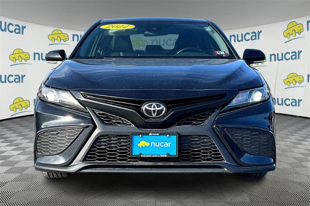 2022 Toyota Camry SE - Photo 2