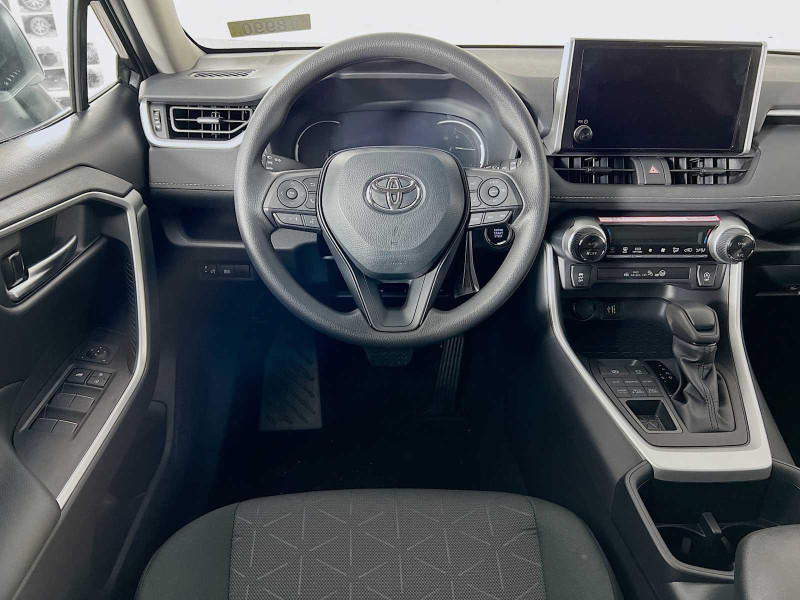 2025 Toyota RAV4 XLE - Photo 15