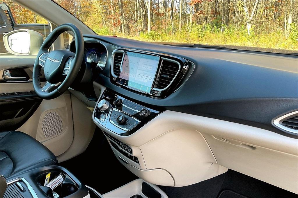 2022 Chrysler Pacifica Touring L - Photo 14