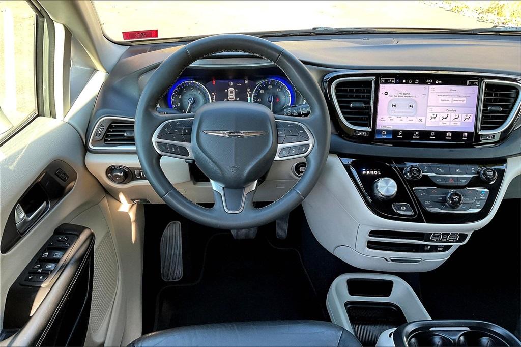 2022 Chrysler Pacifica Touring L - Photo 18