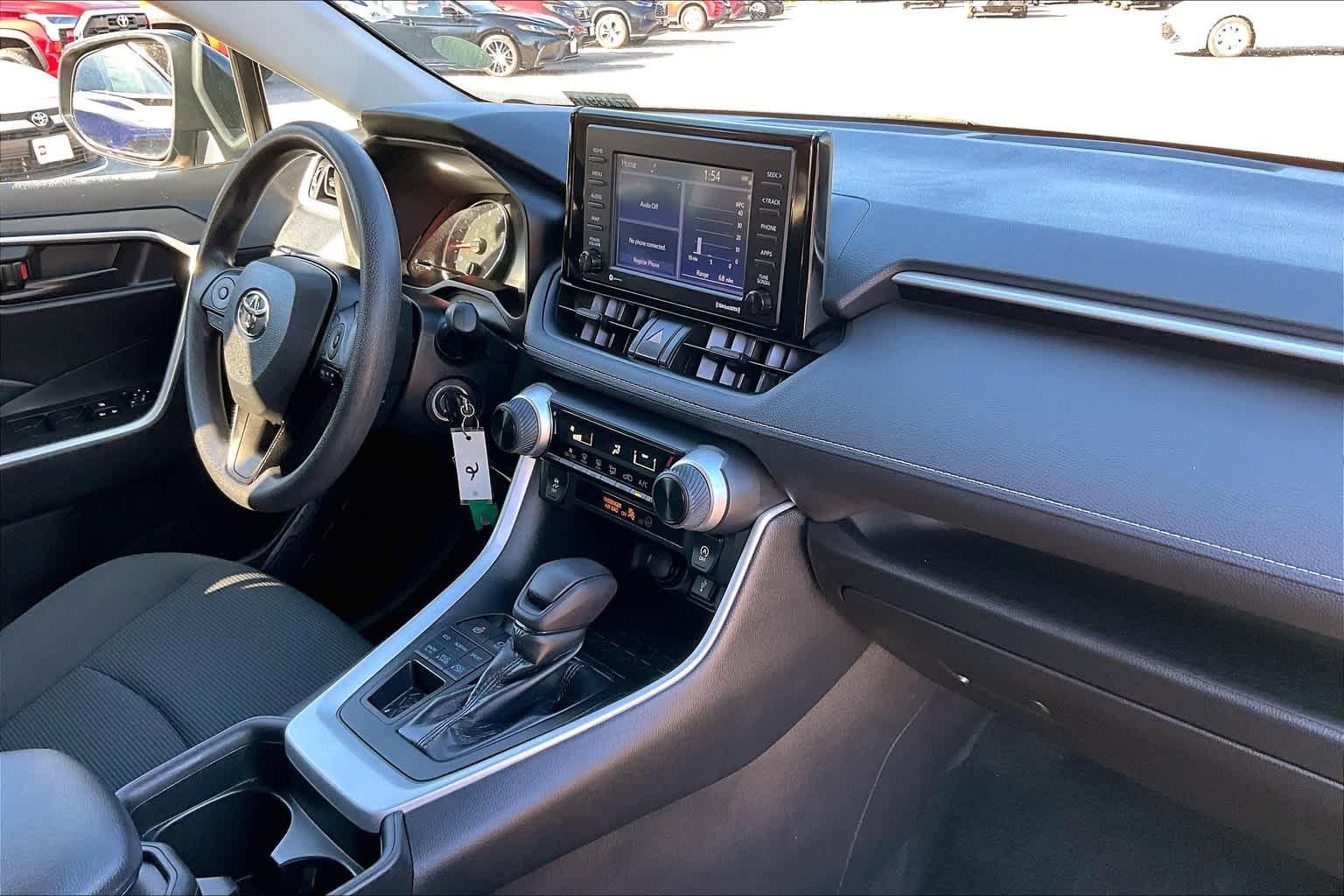 2021 Toyota RAV4 LE - Photo 14