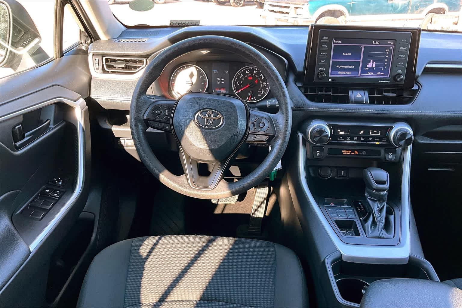 2021 Toyota RAV4 LE - Photo 17