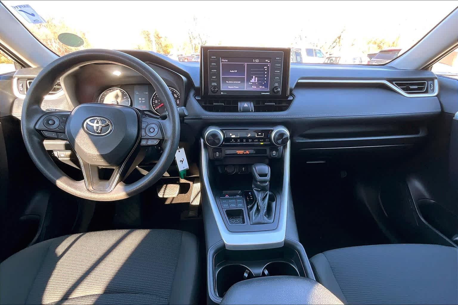 2021 Toyota RAV4 LE - Photo 21