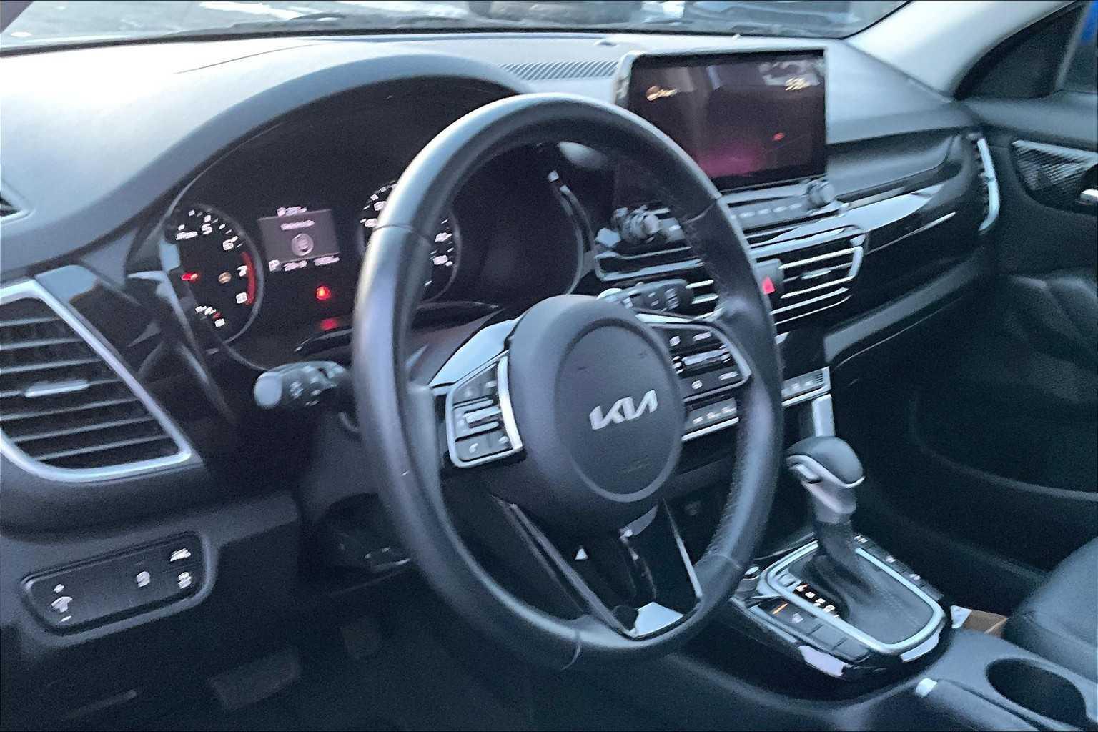 2022 Kia Seltos EX - Photo 8